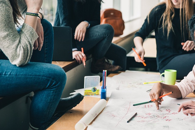 Essentiële studietools: van schoolboeken tot technologie en organisatie tips